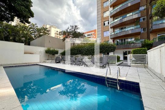 Venda de apartamento no Brooklin com 2 quartos e piscina no condomínio. — Piscina