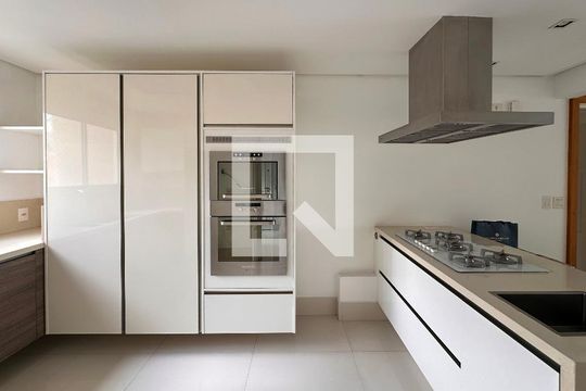 Venda de apartamento no Brooklin com 2 quartos e piscina no condomínio. — Cozinha