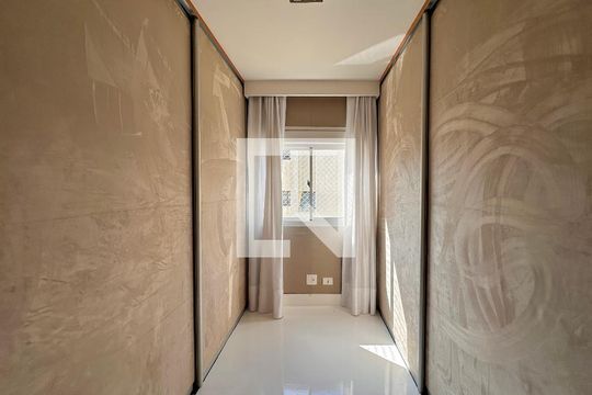 Venda de apartamento no Brooklin com 2 quartos e piscina no condomínio. — Closet Suíte 2