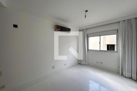 Venda de apartamento no Brooklin com 2 quartos e piscina no condomínio. — Suíte 1
