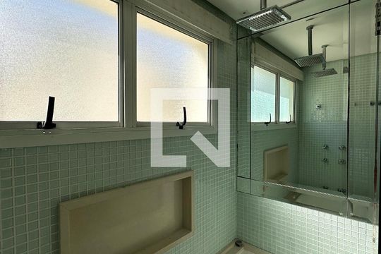 Venda de apartamento no Brooklin com 2 quartos e piscina no condomínio. — Detalhe Banheiro Suíte 2