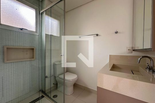Venda de apartamento no Brooklin com 2 quartos e piscina no condomínio. — Banheiro Suíte 1