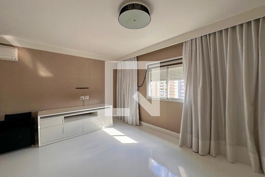 Venda de apartamento no Brooklin com 2 quartos e piscina no condomínio. — Suíte 2