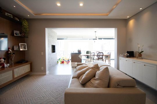 Compra apartamento com 3 quartos e varanda em Cerqueira César. — foto 1