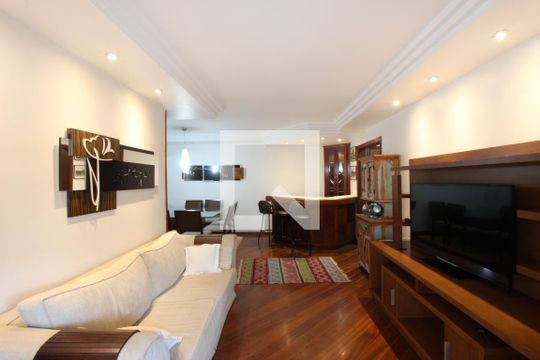 Apartamento à venda, com 130 m², 3 quartos e 2 vagas — Sala