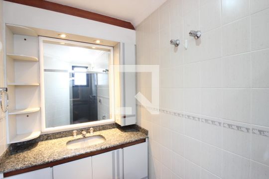 Apartamento à venda, com 130 m², 3 quartos e 2 vagas — Banheiro da Suíte