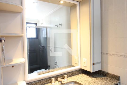 Apartamento à venda, com 130 m², 3 quartos e 2 vagas — Banheiro da Suíte