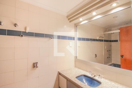 Apartamento à venda, com 130 m², 3 quartos e 2 vagas — Banheiro Corredor