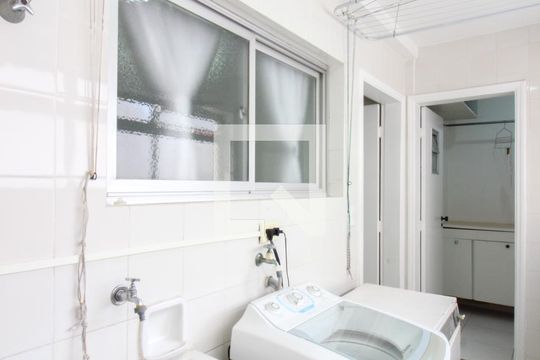 Apartamento à venda, com 130 m², 3 quartos e 2 vagas — Área de Serviço