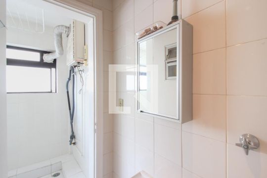 Apartamento à venda, com 130 m², 3 quartos e 2 vagas — Banheiro de serviço