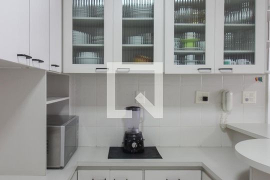 Apartamento à venda, com 130 m², 3 quartos e 2 vagas — Cozinha