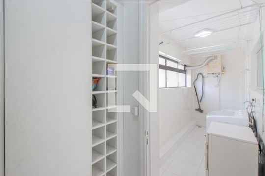 Apartamento à venda, com 130 m², 3 quartos e 2 vagas — Despensa