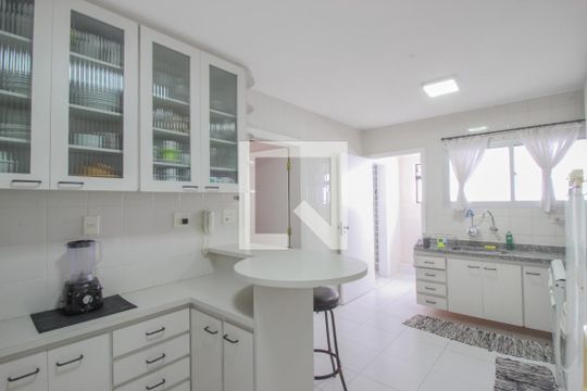 Apartamento à venda, com 130 m², 3 quartos e 2 vagas — Cozinha