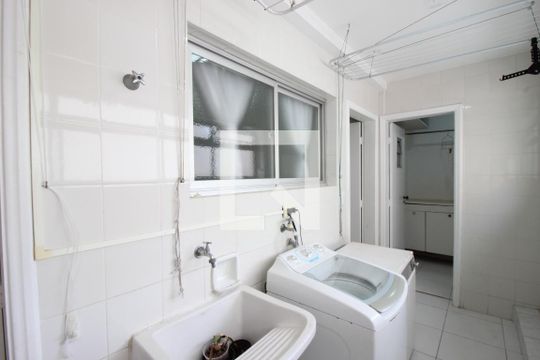 Apartamento à venda, com 130 m², 3 quartos e 2 vagas — Área de Serviço
