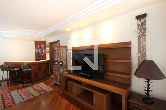 Apartamento à venda, com 130 m², 3 quartos e 2 vagas — Sala