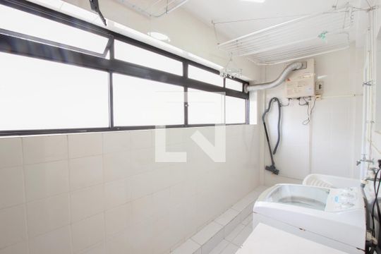 Apartamento à venda, com 130 m², 3 quartos e 2 vagas — Área de Serviço
