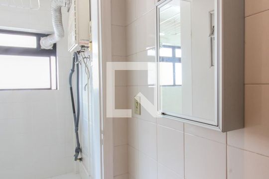 Apartamento à venda, com 130 m², 3 quartos e 2 vagas — Banheiro de serviço