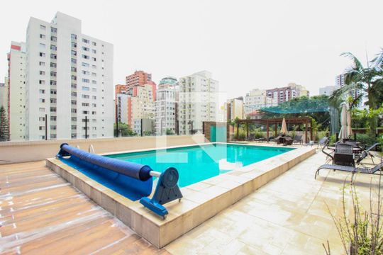 Apartamento à venda, com 130 m², 3 quartos e 2 vagas — Área comum - Piscina
