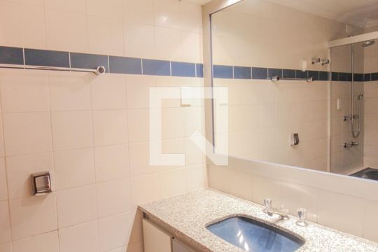 Apartamento à venda, com 130 m², 3 quartos e 2 vagas — Banheiro Corredor
