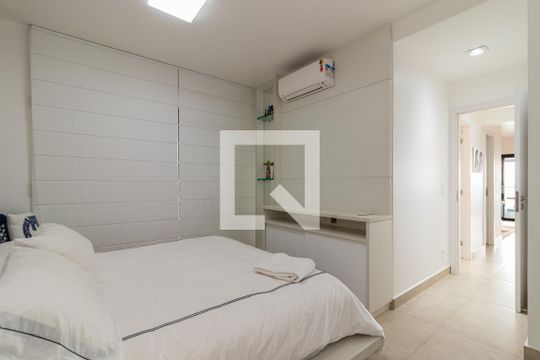 Comprar apartamento mobiliado com 2 quartos, varanda e piscina. Excelente para comprar. — Suíte 2