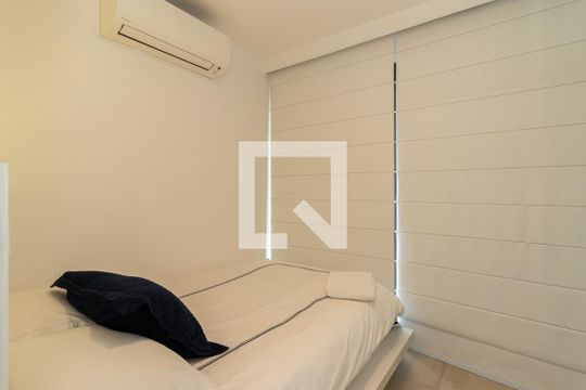 Comprar apartamento mobiliado com 2 quartos, varanda e piscina. Excelente para comprar. — Suíte 1