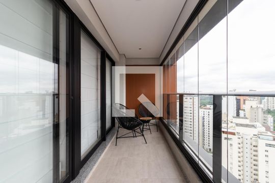 Comprar apartamento mobiliado com 2 quartos, varanda e piscina. Excelente para comprar. — Varanda Suítes