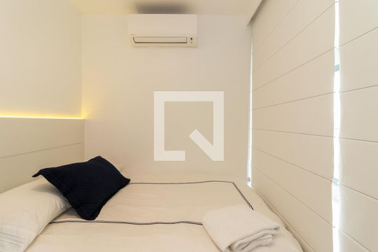 Comprar apartamento mobiliado com 2 quartos, varanda e piscina. Excelente para comprar. — Suíte 1