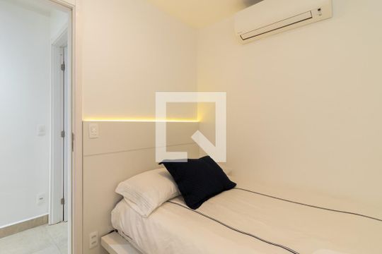 Comprar apartamento mobiliado com 2 quartos, varanda e piscina. Excelente para comprar. — Suíte 1