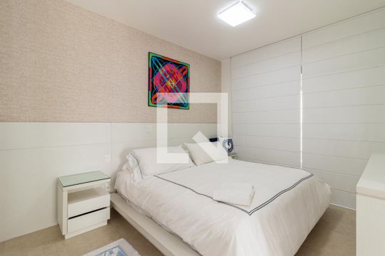 Comprar apartamento mobiliado com 2 quartos, varanda e piscina. Excelente para comprar. — Suíte 2