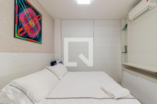 Comprar apartamento mobiliado com 2 quartos, varanda e piscina. Excelente para comprar. — Suíte 2