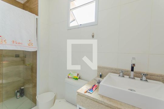 Venda de apartamento na Vila Mariana com 3 quartos e piscina no condomínio. — Banheiro da Suíte 2