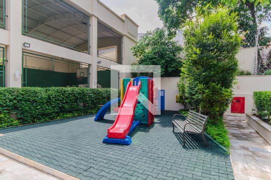 Venda de apartamento na Vila Mariana com 3 quartos e piscina no condomínio. — Área comum - Playground