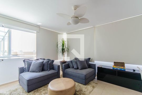 Venda de apartamento na Vila Mariana com 3 quartos e piscina no condomínio. — Escritório