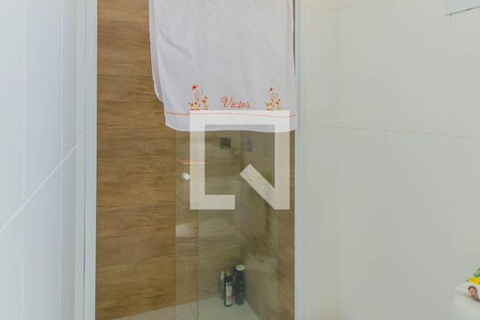 Venda de apartamento na Vila Mariana com 3 quartos e piscina no condomínio. — Banheiro da Suíte 2