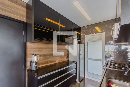 Venda de apartamento na Vila Mariana com 3 quartos e piscina no condomínio. — Cozinha