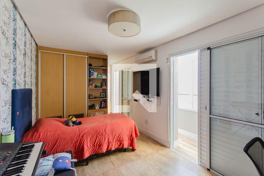Venda de apartamento na Vila Mariana com 3 quartos e piscina no condomínio. — Suíte 3