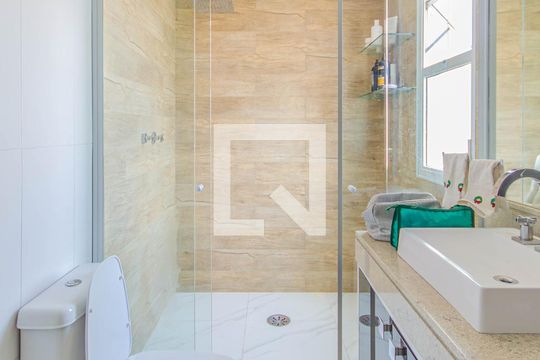 Venda de apartamento na Vila Mariana com 3 quartos e piscina no condomínio. — Banheiro da Suíte 1