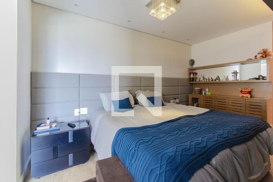 Venda de apartamento na Vila Mariana com 3 quartos e piscina no condomínio. — Suíte 1
