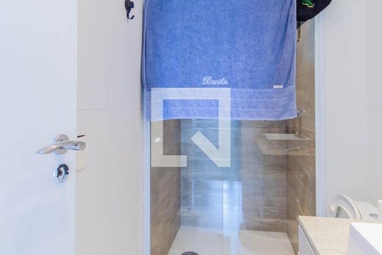 Venda de apartamento na Vila Mariana com 3 quartos e piscina no condomínio. — Banheiro