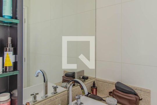 Venda de apartamento na Vila Mariana com 3 quartos e piscina no condomínio. — Banheiro da Suíte 1