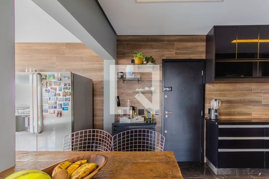 Venda de apartamento na Vila Mariana com 3 quartos e piscina no condomínio. — Cozinha