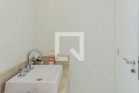 Venda de apartamento na Vila Mariana com 3 quartos e piscina no condomínio. — Banheiro da Suíte 2