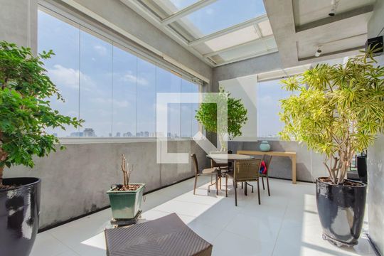 Venda de apartamento na Vila Mariana com 3 quartos e piscina no condomínio. — Sala