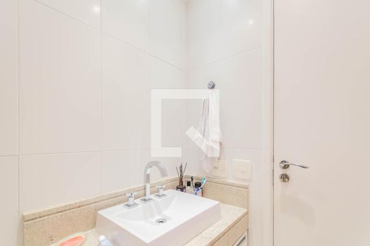 Venda de apartamento na Vila Mariana com 3 quartos e piscina no condomínio. — Banheiro