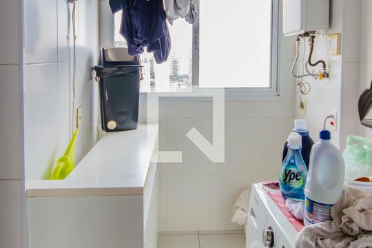 Venda de apartamento na Vila Mariana com 3 quartos e piscina no condomínio. — Área de Serviço