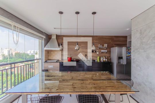Venda de apartamento na Vila Mariana com 3 quartos e piscina no condomínio. — Varanda gourmet