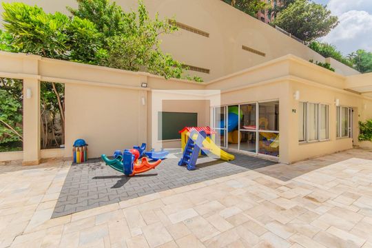 Venda de apartamento na Vila Mariana com 3 quartos e piscina no condomínio. — Área comum - Playground