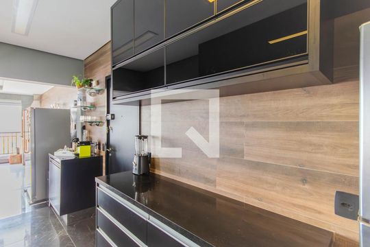 Venda de apartamento na Vila Mariana com 3 quartos e piscina no condomínio. — Cozinha