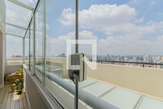 Venda de apartamento na Vila Mariana com 3 quartos e piscina no condomínio. — Varanda