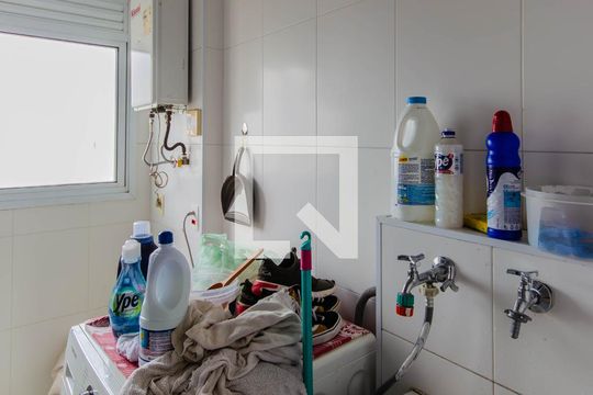 Venda de apartamento na Vila Mariana com 3 quartos e piscina no condomínio. — Área de Serviço